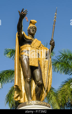 La statua del re Kamehameha davanti Aliiolani Hale (Hawaii la corte suprema dello Stato), Honolulu Oahu, Hawaii, USA, Pacific Foto Stock