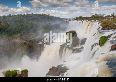 Vista panoramica delle cascate di Iguazu in Argentina, Sud America Foto Stock