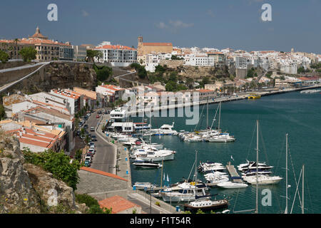 Vista sul porto e la città vecchia, Mahon Minorca, Isole Baleari, Spagna, Mediterraneo, Europa Foto Stock