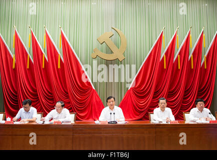 Pechino, Cina. 7 Sep, 2015. Liu Yunshan (C), presidente della Scuola di partito del Partito Comunista della Cina (CPC) Comitato centrale e da un membro del comitato permanente dell'ufficio politico del partito comunista Comitato Centrale, parla in occasione della cerimonia di apertura del semestre autunnale della Scuola di partito a Pechino Capitale della Cina, Sett. 7, 2015. Credito: Wang Ye/Xinhua/Alamy Live News Foto Stock