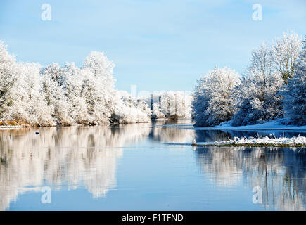 Bella giornata di sole in inverno sul fiume Erne, Co. Cavan , Ireland Foto Stock