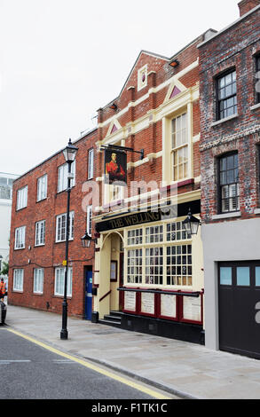 Il Wellington pub nel centro storico di Portsmouth Hampshire REGNO UNITO Foto Stock