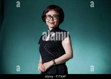 Xue Xinran, il giornalista British-Chinese, un autore, un altoparlante e un avvocato per le questioni femminili, all'Edinburgh International Book Festival 2015. Edimburgo, Scozia. 19 Agosto 2015 Foto Stock