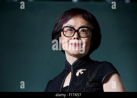 Xue Xinran, il giornalista British-Chinese, un autore, un altoparlante e un avvocato per le questioni femminili, all'Edinburgh International Book Festival 2015. Edimburgo, Scozia. 19 Agosto 2015 Foto Stock