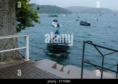 Salcombe passeggero traghetto tra Oriente Portlemouth beach e a Salcombe town, Salcombe Devon, Inghilterra, Regno Unito. Foto Stock