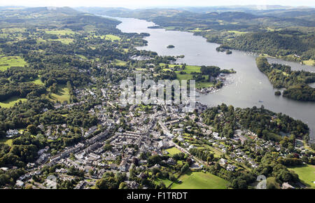 Vista aerea di Bowness e Windermere sul Lago di Windermere, Cumbria, Regno Unito Foto Stock