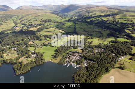 Vista aerea della Croce Bianca Bay a Troutbeck Bridge, Windermere, Lake District, REGNO UNITO Foto Stock