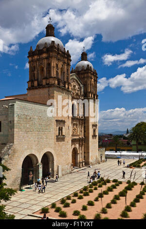 Ha iniziato la costruzione di Santa Domingo chiesa in 1575 che è un ottimo esempio di architettura barocca - OAXACA, Messico Foto Stock