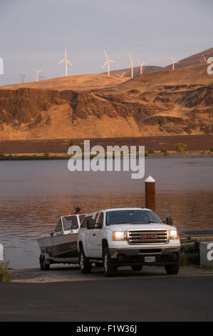 Lancio utilizzati dai pescatori pesca Storione sul Columbia River vicino al Dalles, Oregon. Foto Stock