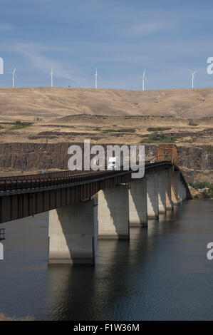 Pesca sul fiume Columbia vicino al Dalles, Oregon. Foto Stock