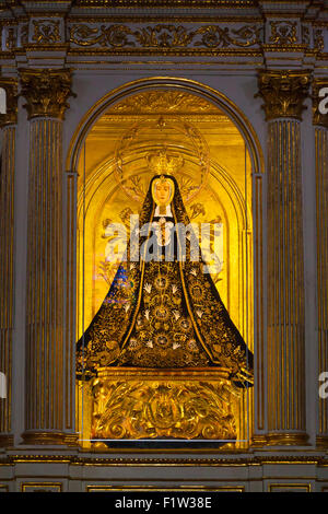 Statua della Vergine di SOLEDAD all'interno de la Soledad chiesa denominato anche la Basilica di Nostra Signora di solitudine - OAXACA, Messico Foto Stock