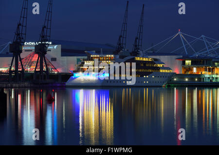 Il Sunborn Yacht Hotel e il centro esposizioni ExCeL, Royal Victoria Dock, London Borough of Newham, Londra E16, Regno Unito Foto Stock