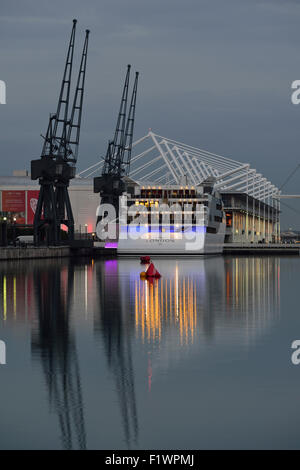 Il Sunborn Yacht Hotel e il centro esposizioni ExCeL, Royal Victoria Dock, London Borough of Newham, Londra E16, Regno Unito Foto Stock