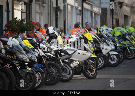 Nazionale di polizia moto Escort gruppo sul 2015 Aviva tour della Gran Bretagna cycle race a Clitheroe, Lancashire. Foto Stock