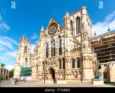 Nel transetto meridionale della Cattedrale di York Minster dal cantiere, la città di York, nello Yorkshire, Inghilterra, Regno Unito Foto Stock