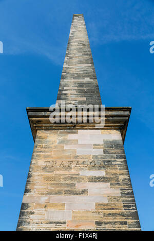 Monumento Nelson nel parco pubblico di Glasgow Green che mostra l'iscrizione per commemorare la Battaglia di Trafalgar, Scozia, Regno Unito Foto Stock