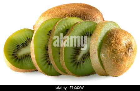 Fette di kiwi isolato su uno sfondo bianco. Foto Stock