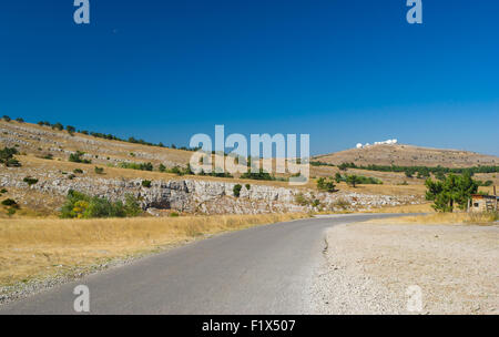 Bellissimo paesaggio autunnale su Ai-Petri altopiano di montagna nella penisola della Crimea Foto Stock