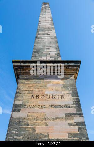 Monumento Nelson nel parco pubblico di Glasgow Green che mostra l'iscrizione per commemorare la battaglia di Aboukir Bay, Scozia, Regno Unito Foto Stock