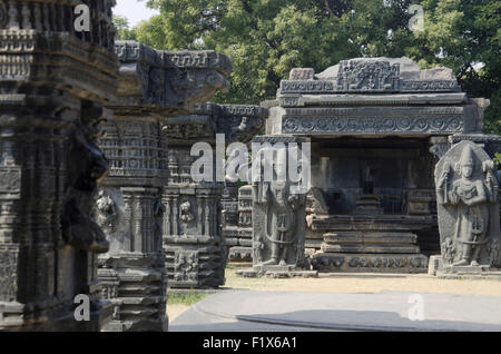 Linga santuario, tempio complesso, Warangal Fort, Warangal, Telangana, India Foto Stock