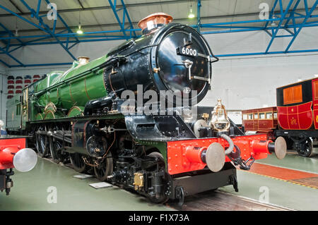 Great Western Railway (GWR) 6000 Classe 'King George V', presso il Museo nazionale delle ferrovie, città di York, nello Yorkshire, Inghilterra, Regno Unito Foto Stock