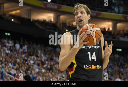 Berlino, Germania. 6 Sep, 2015. La Germania Dirk Nowitzki mostrato durante il Campionato Europeo di pallacanestro tra la Germania e la Serbia a con lo Mercedes-Benz-Arena di Berlino, Germania, 6 settembre 2015. Foto: Lukas Schulze/dpa/Alamy Live News Foto Stock