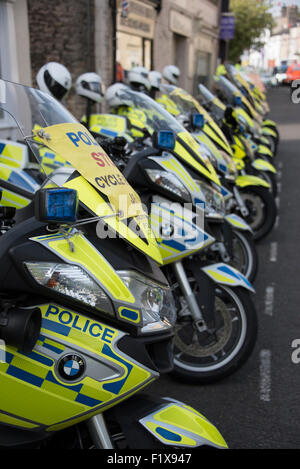 Nazionale di polizia moto Escort gruppo sul 2015 Aviva tour della Gran Bretagna cycle race a Clitheroe, Lancashire. Foto Stock