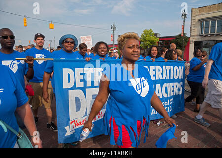 Detroit, Michigan - membri della Federazione Americana degli Insegnanti partecipare alla parata del giorno del lavoro. Foto Stock