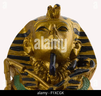 Copia moderna degli antichi egiziani Tutankhamon maschera isolata. Foto Stock