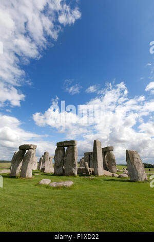Stonehenge preistorico Monumento neolitico, sito patrimonio mondiale dell'UNESCO, Wiltshire, Inghilterra REGNO UNITO Foto Stock
