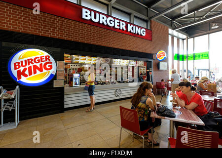 Burger King ristorante presso il Praha Florenc stazione autobus di Praga Repubblica Ceca, Europa Foto Stock