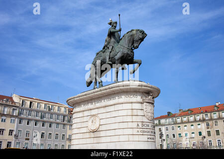 Il Portogallo, Lisbona, equestre in bronzo statua di re Giovanni I - Dom Joao ho a Praça da Figueira Foto Stock