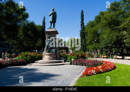 Johan Ludvig Runeberg statua all'Esplanadi Park a Helsinki, Finlandia, Europa Foto Stock