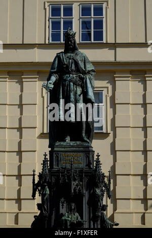 Statua di Carlo IV (Karolo Quarto) a Praga Repubblica Ceca, Europa Foto Stock