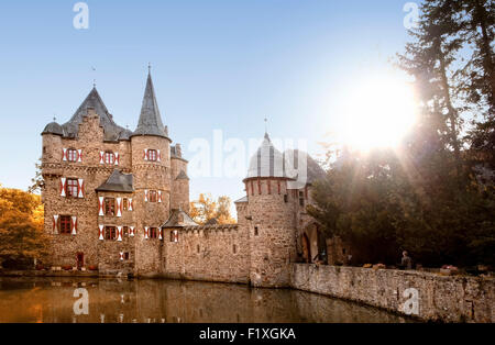 Burg Satzvey, una medievale castello moated, Mechernich, Renania settentrionale-Vestfalia, Germania, Europa Foto Stock