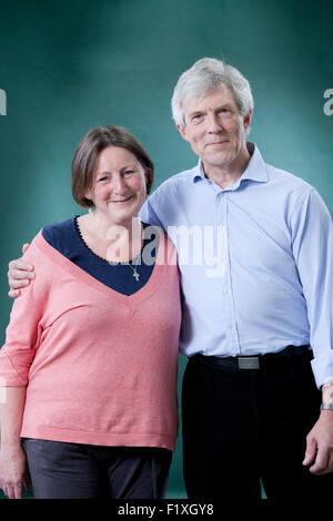 Fiona uccello, il cibo scozzese-writer con la sua G.P. marito Stephen, all'Edinburgh International Book Festival 2015. Edimburgo, Scozia. 20 Agosto 2015 Foto Stock