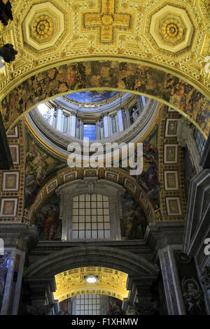 Basilique Saint Pierre, Place Saint Pierre. Intérieur. Le Vaticano. Roma, Italie. Foto Stock