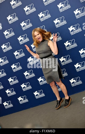 Venezia, Italia. 8 Sep, 2015. L'attrice Jennifer Jason Leigh frequenta un photocall per 'Anomalisa' durante la 72a Venezia Film Festival presso il Palazzo del Casinò di Venezia, Italia, il 8 settembre 2015. Credito: Jin Yu/Xinhua/Alamy Live News Foto Stock