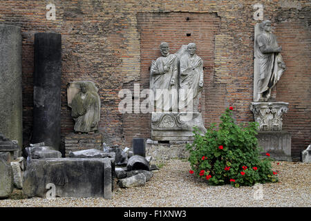 Al di fuori del Museo Nazionale Romano nelle Terme di Diocleziano. Roma, Italia. Foto Stock