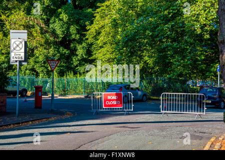 Una strada chiusa segno su una strada a Wolverhampton Regno Unito Foto Stock