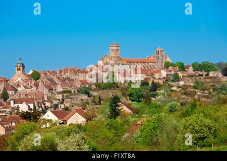 Francia, Yonne, Vezelay, Basilica di Santa Maria Maddalena sono classificati come patrimonio mondiale dall' UNESCO Foto Stock