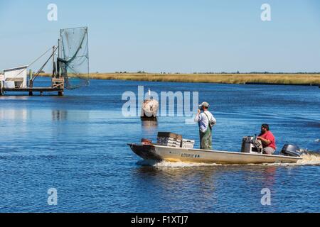 Stati Uniti, Louisiana, Pointe aux Chenes, granchio barche su bayou Foto Stock