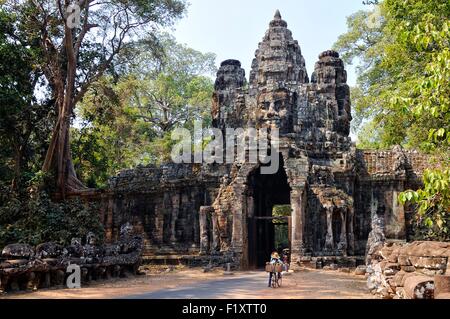 Cambogia Siem Reap provincia, Angkor elencati come patrimonio mondiale dall'UNESCO, la porta est di Angkor Thom Foto Stock