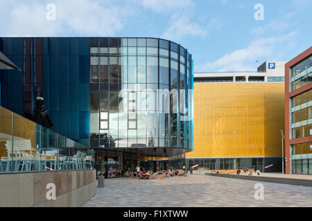 HOME Centro per le arti contemporanee, prestazioni, il teatro e il film si trova in Tony Wilson Square nel centro cittadino di Manchester. Foto Stock