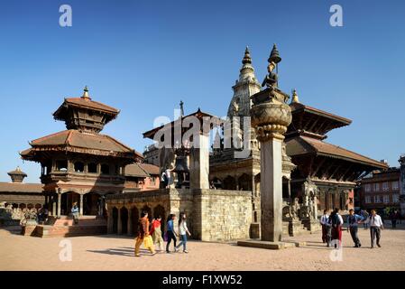 Il Nepal, valle di Kathmandu, Bhaktapur elencati come patrimonio mondiale dall'UNESCO, i templi a Durbar Square (archivi) Foto Stock