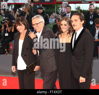 Venezia, Italia. 08 Sep, 2015. Da destra Pier Giorgio Bellocchi con sua sorella Elena Bellocchio, padre Marco Bellocchio e madre Francesca Calvelli assiste il sangue del mio sangue Premiere durante la 72a Mostra del Cinema di Venezia il 08 settembre, 2015 a Venezia Credit: Andrea Spinelli/Alamy Live News Foto Stock