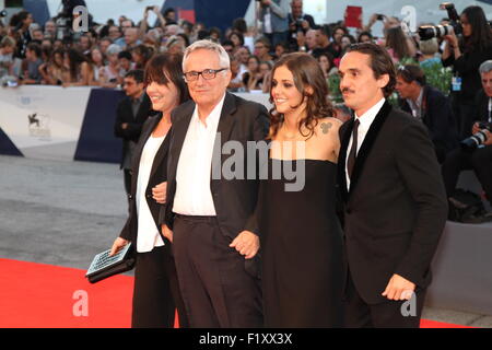 Venezia, Italia. 08 Sep, 2015. Da destra Pier Giorgio Bellocchi con sua sorella Elena Bellocchio, padre Marco Bellocchio e madre Francesca Calvelli assiste il sangue del mio sangue Premiere durante la 72a Mostra del Cinema di Venezia il 08 settembre, 2015 a Venezia Credit: Andrea Spinelli/Alamy Live News Foto Stock