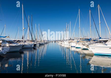 Francia, Var, Saint Raphael, Santa Lucia Harbour Foto Stock