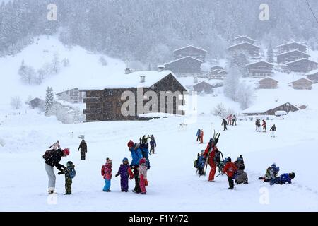 Francia, Haute Savoie, Le Grand Bornand (1000m), avvio di sci di fondo Foto Stock