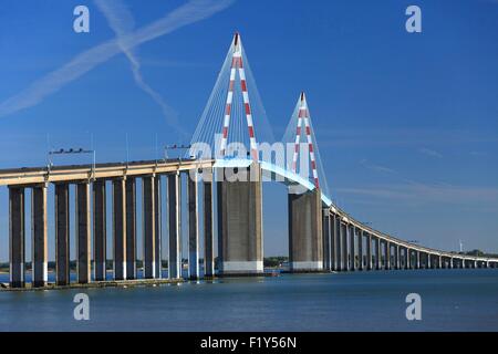 Francia, Loire Atlantique, il ponte di Saint Nazaire tra Saint Nazaire e Saint Brevin Les Pins Foto Stock